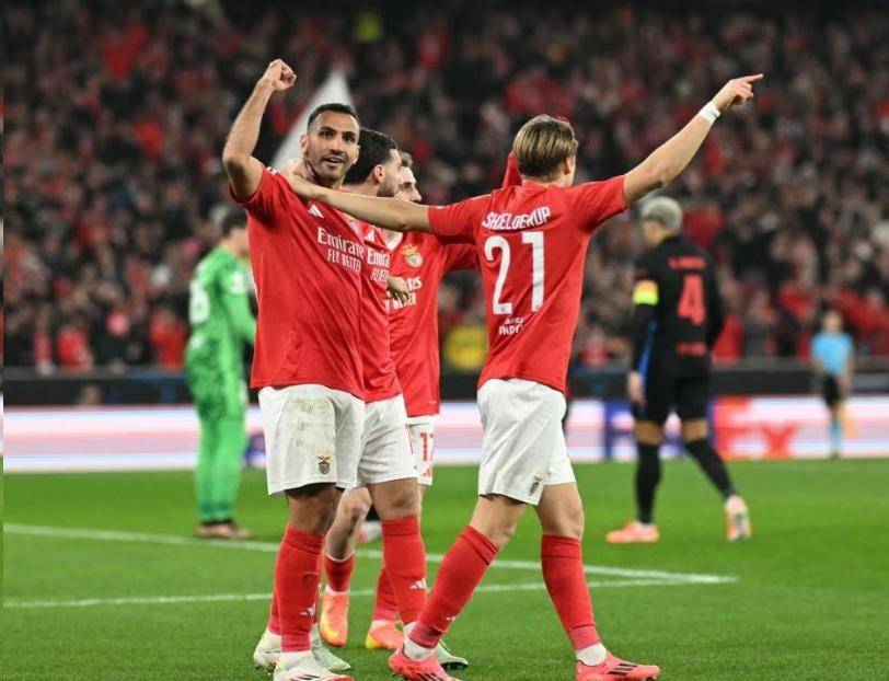 穆帅暴怒！费内巴切2点球遭无视+绝杀被吹，3000万欧悬了